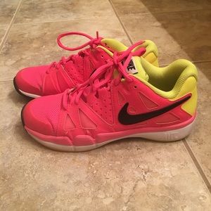 Nike Tennis Shoes